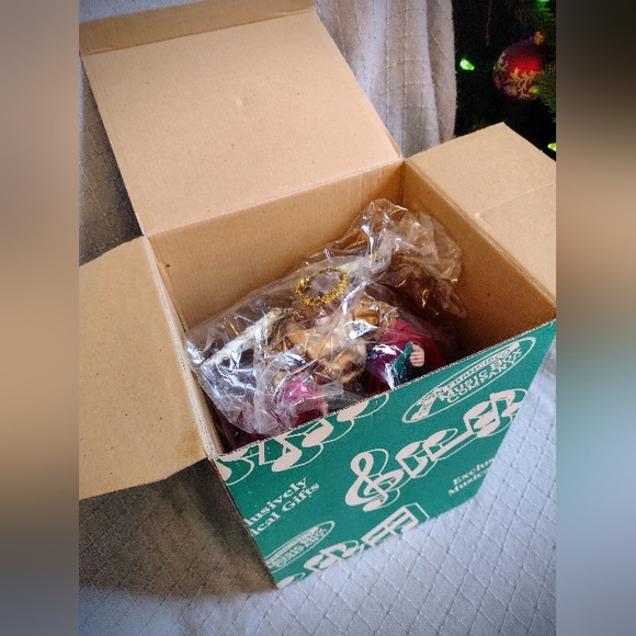 Brand New San Francisco Music Box Company Musical Christmas Angel w/ Gift Box - Picture 6 of 7